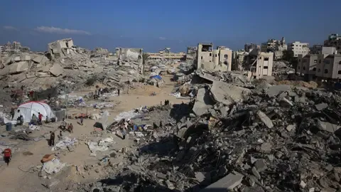 Israeli Tanks Advance into Major Gazan Residential District