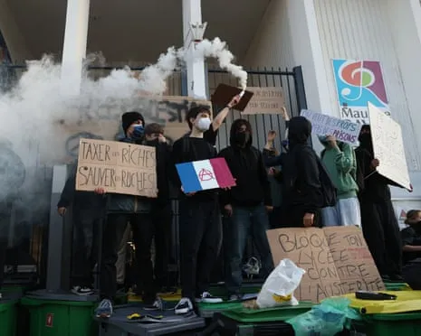 New French Prime Minister Under Intense Pressure as Countrywide Strikes Paralyze Schools and Transportation