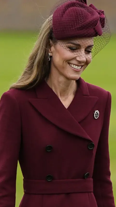Melania’s Hat, Kate’s Feather Brooch and Other Remarkable Outfits Thus Far